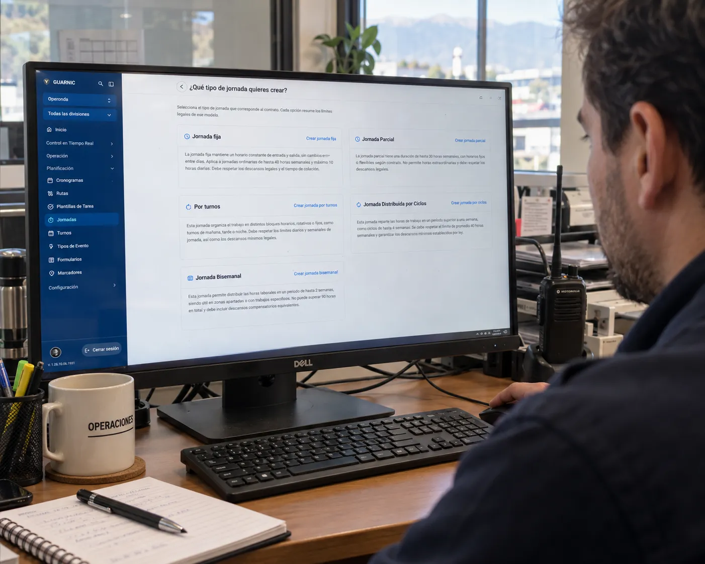 Supervisor configura jornadas y turnos de seguridad desde un computador